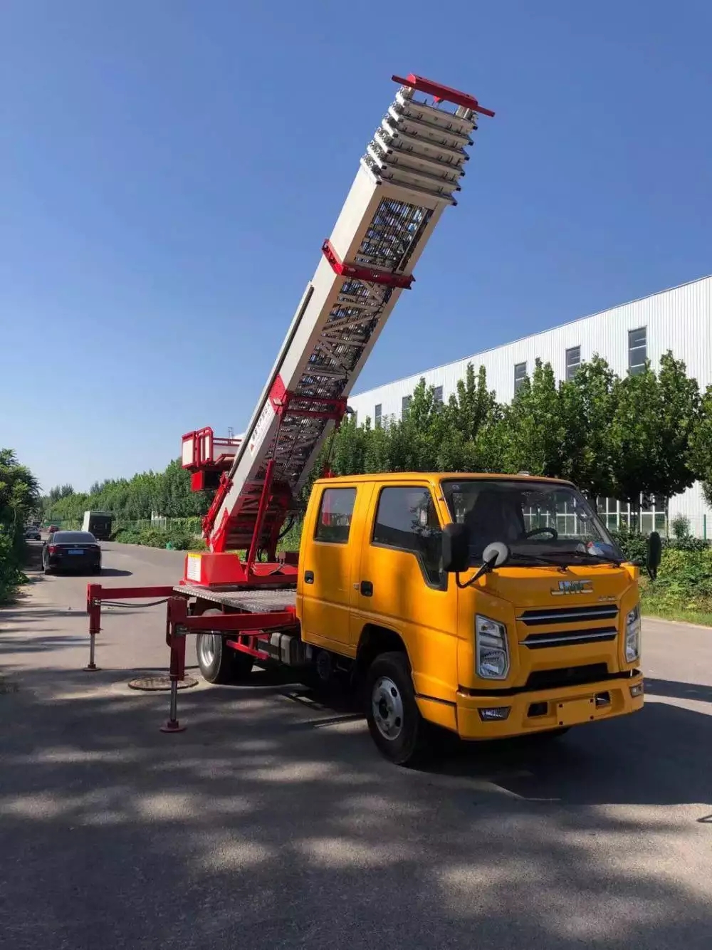 麻涌镇附近的云梯车出租服务：轻松解决高空作业需求